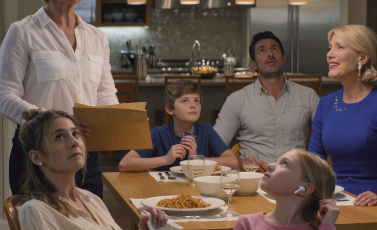 A lányom nevetett, és azt mondta: „Az anyósom mindent egyedül épített, nem úgy, mint te.” Azt válaszoltam: „Akkor abbahagyom a számláid fizetését – hadd finanszírozza ő az életedet.” A lányom elhallgatott, tágra nyílt szemekkel megkérdezte… és suttogva… „Milyen számlákat?”